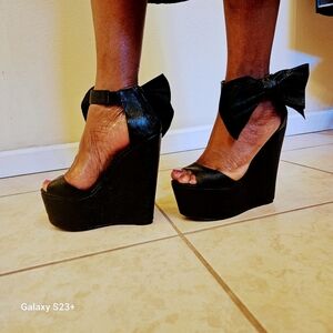 Approx. 6 inch, 61/2 M, "Privileged" brand sandal